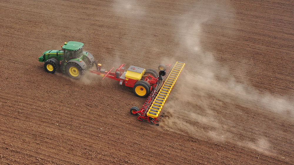 Liquid fertilizer with Tempo L on a big field
