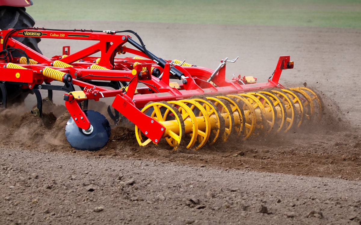 Väderstad Cultus with SoilRunner