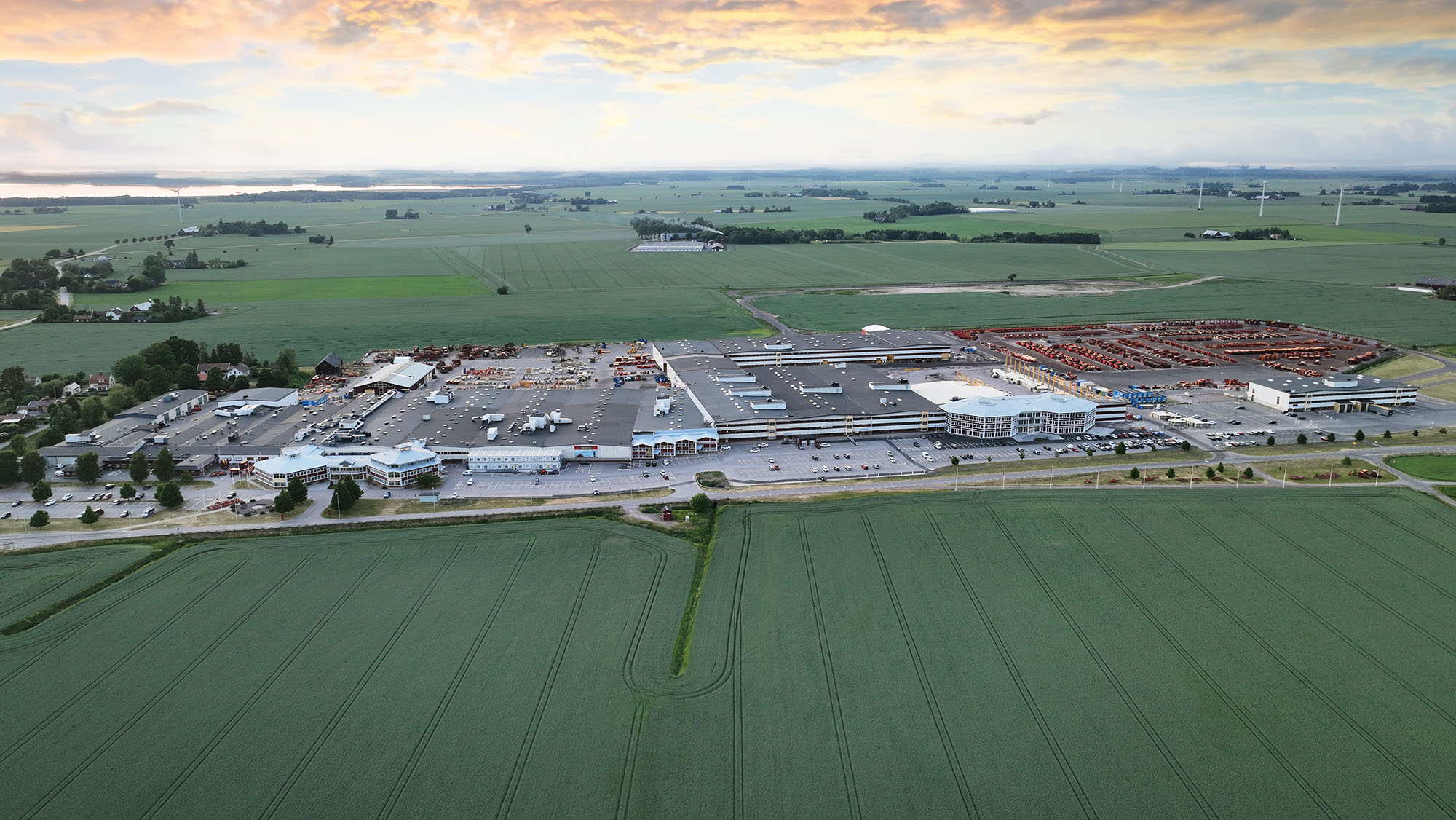 Skatā no putna lidojuma Vaderstad Inc. Vahpetonā, Ziemeļdakotā