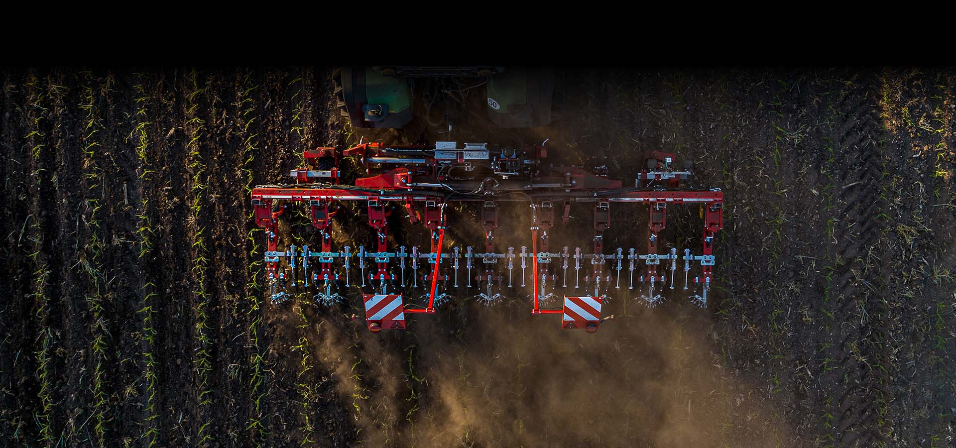 Extract inter-row cultivator in red