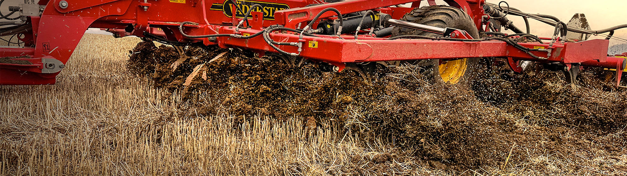 Väderstad machine equipped with Marathon points working the field