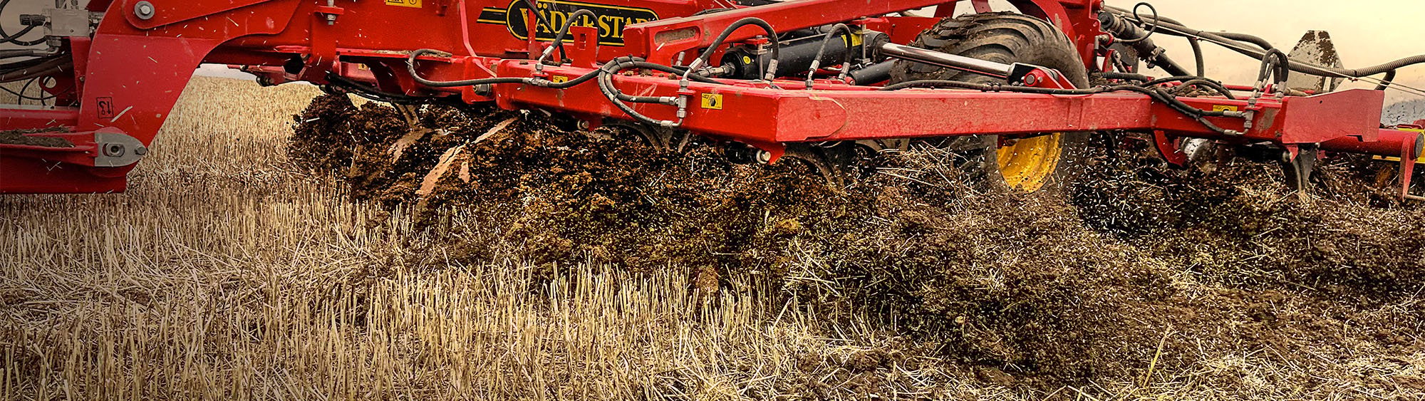 Väderstad machine equipped with Marathon points working the field