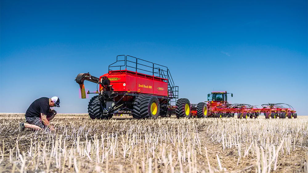Väderstad air seeder Seed Hawk in a field