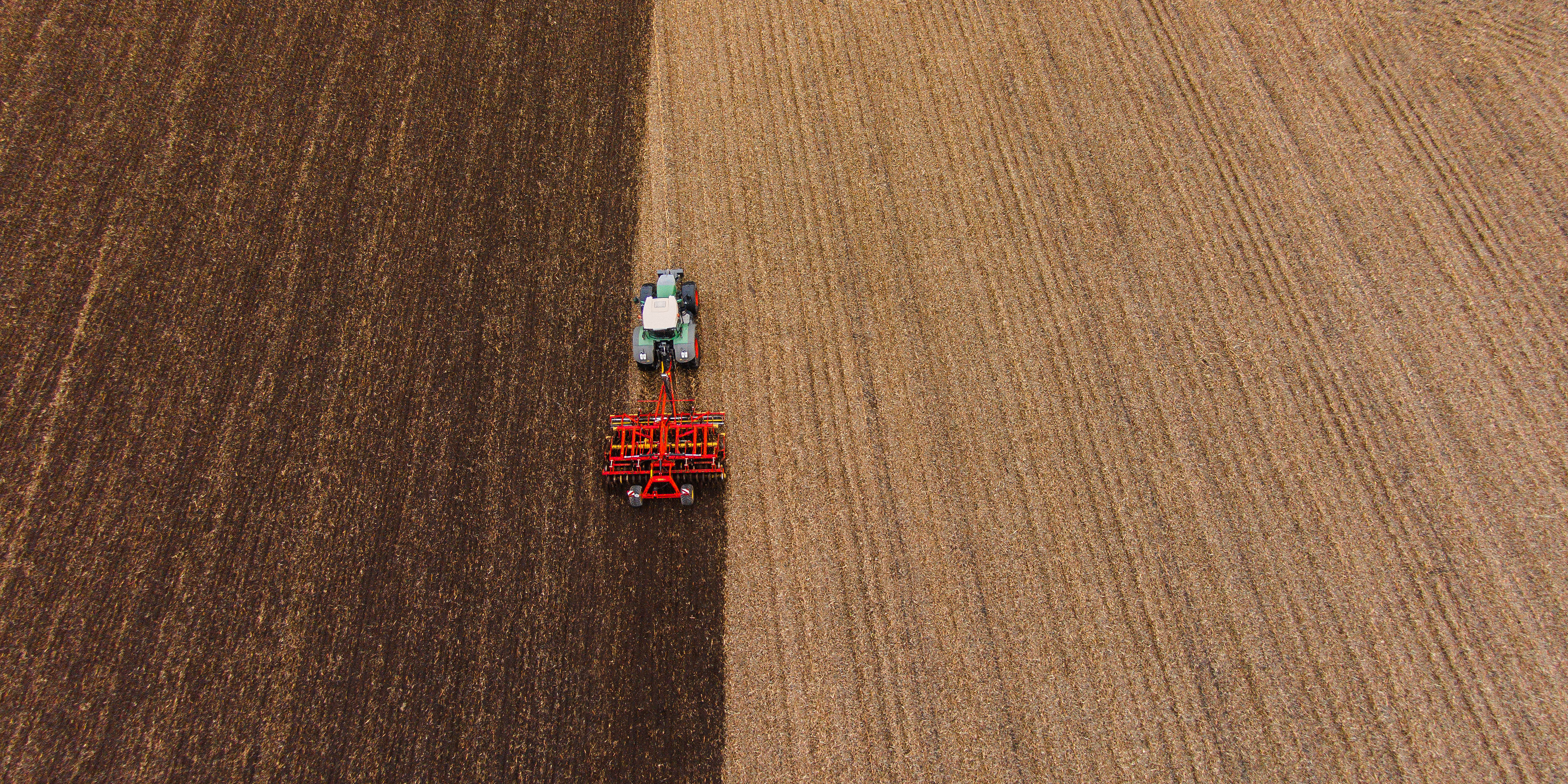 Cultivador en el campo.