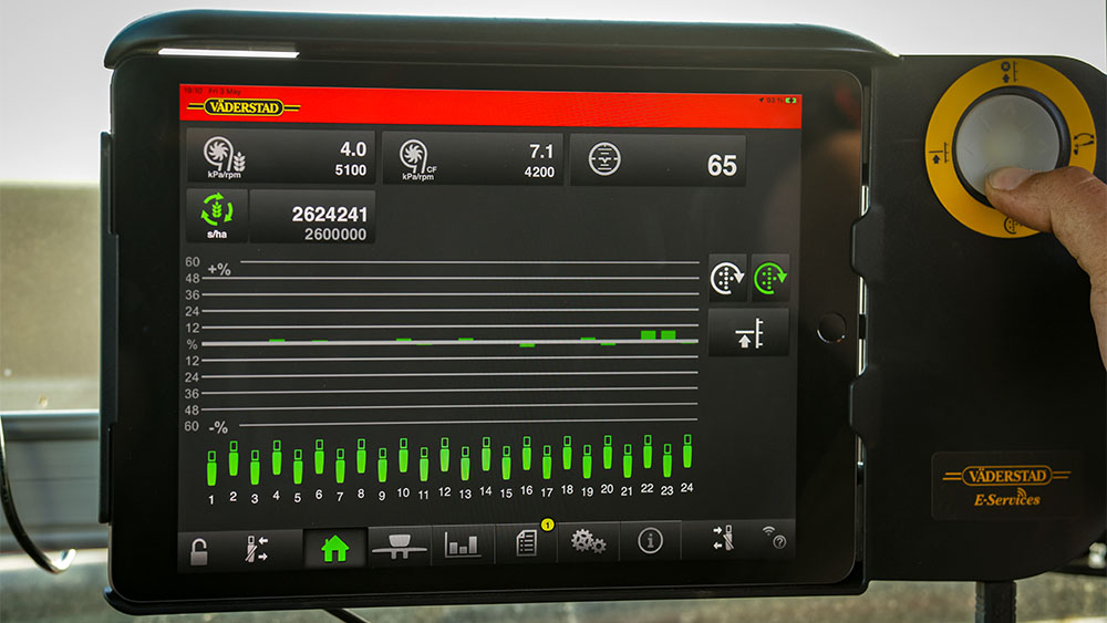 Un iPad avec système E-Control équipant un tracteur.