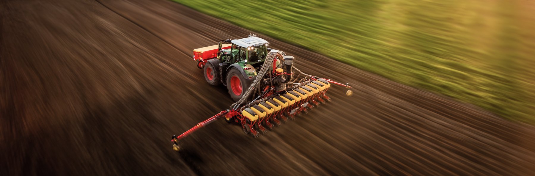 Väderstad Tempo in field