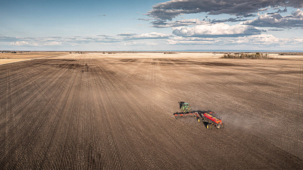 Aerial photo of the Väderstad Dakota 60 in a field