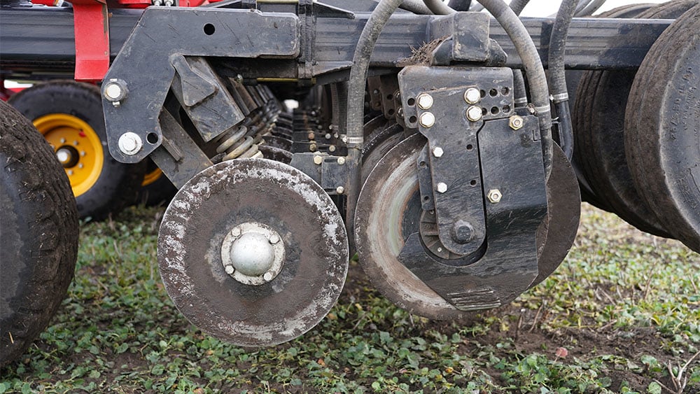 Close-up on the Väderstad Dakota 60 discs