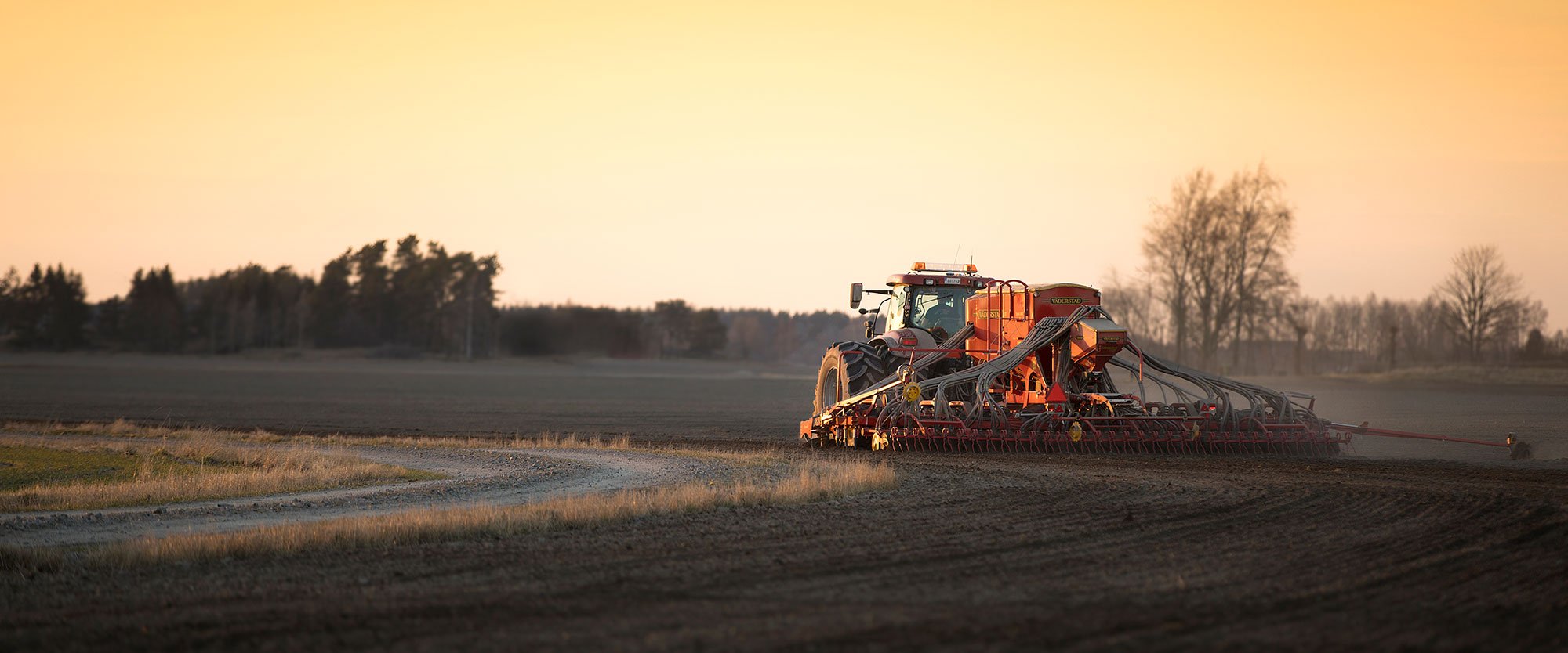 Väderstad seed drill Spirit 800 combi in field