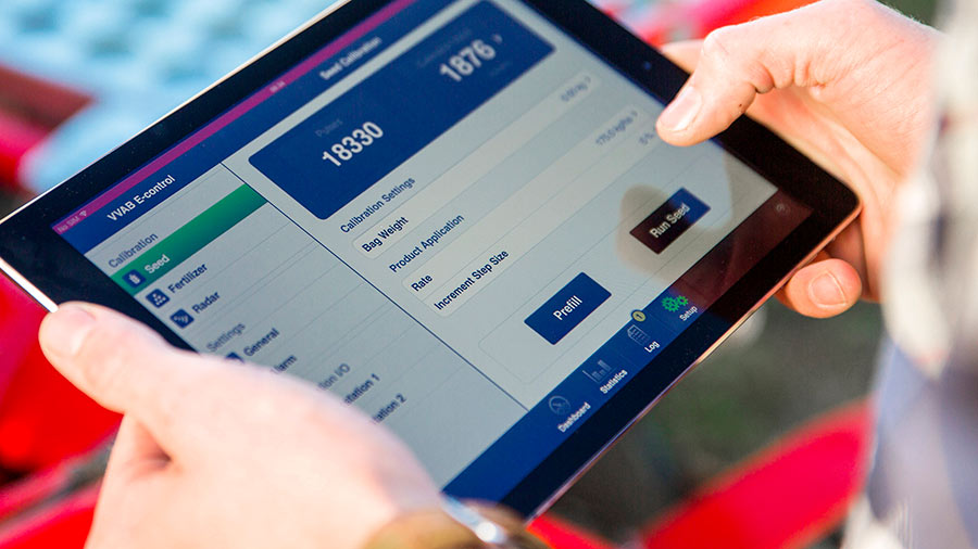 Mand holder iPad med E-Control
