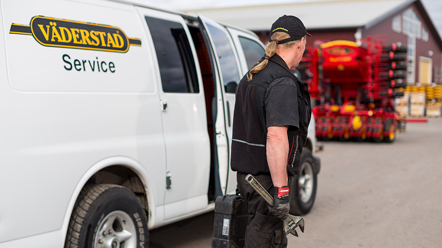 Väderstad Serivce supporting on a farm