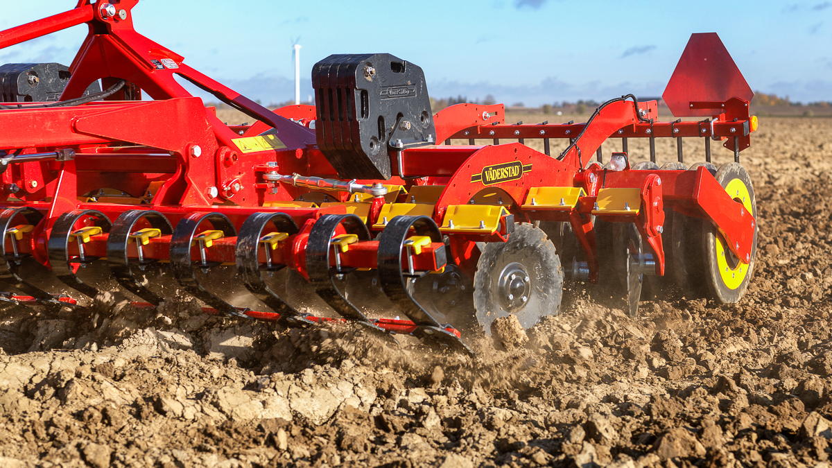 La livella Vaderstad Crossboard spiana il terreno