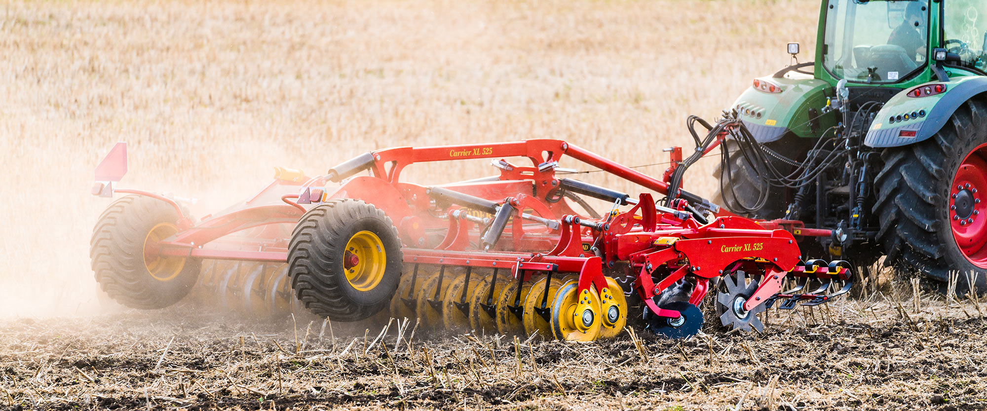 Väderstad Carrier XL 525 en el campo