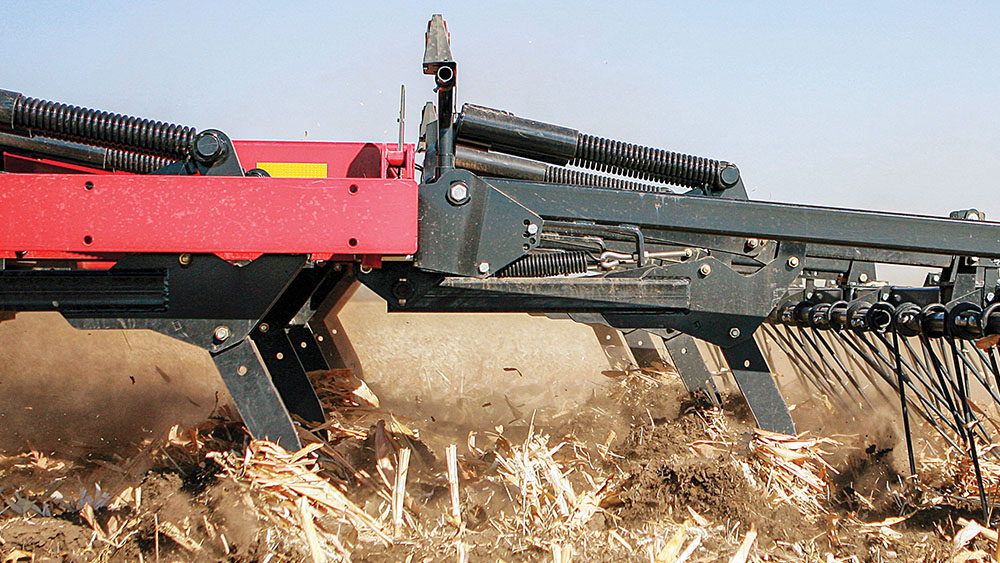 Gros plan des deux rangées de dents sur un Wil-Rich SoilPro 513