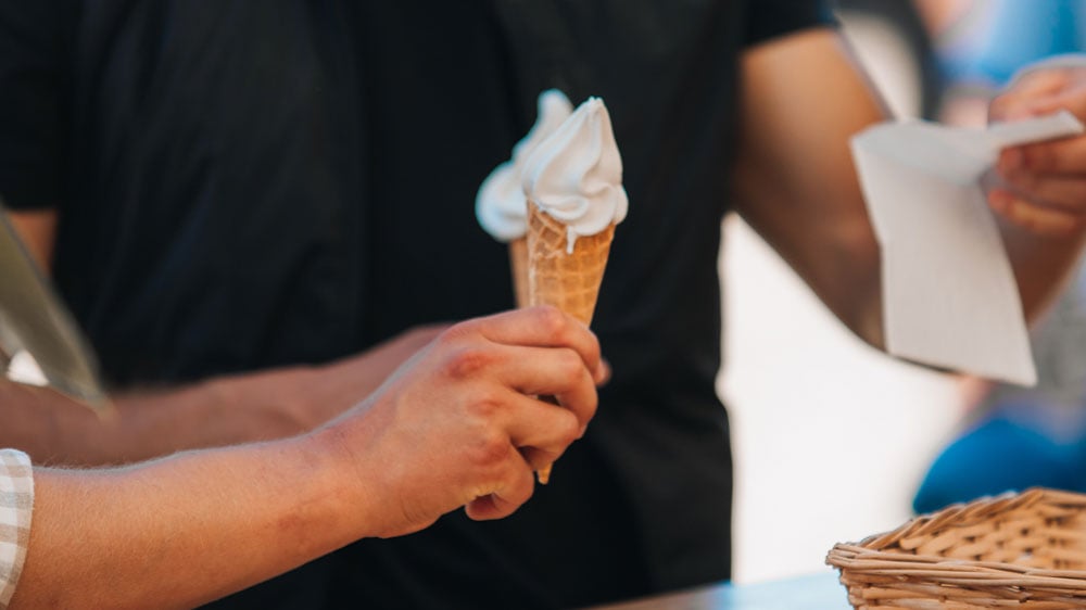 Gratis glass delades ut till alla besökare Glass till besökare på Borgeby