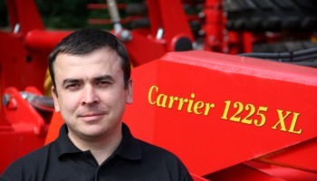 Менеджер з продажу Володимир Підвальний